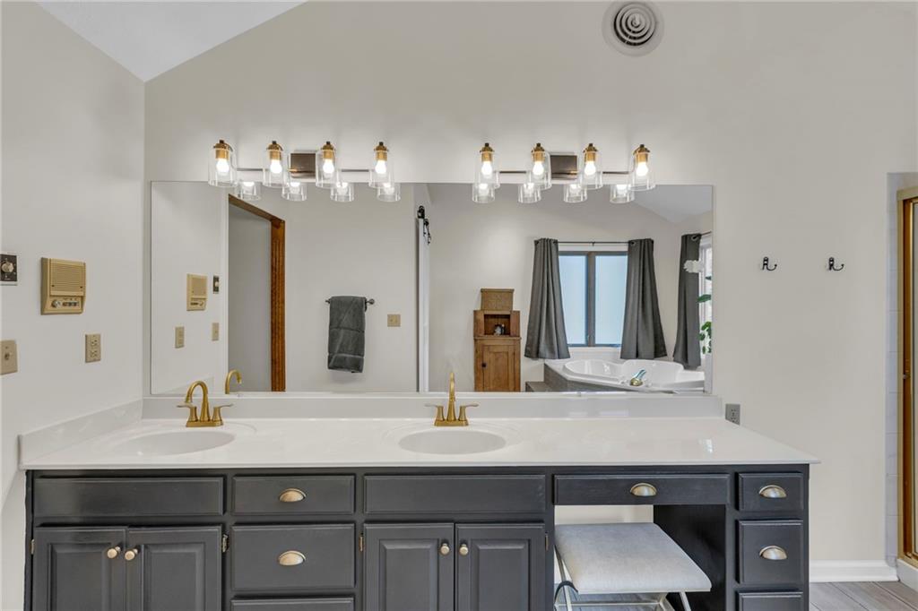 2007 NE Newport Court