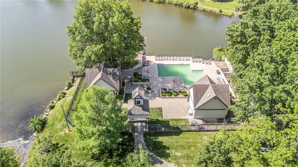 2007 NE Newport Court