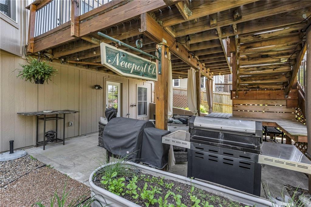 2007 NE Newport Court