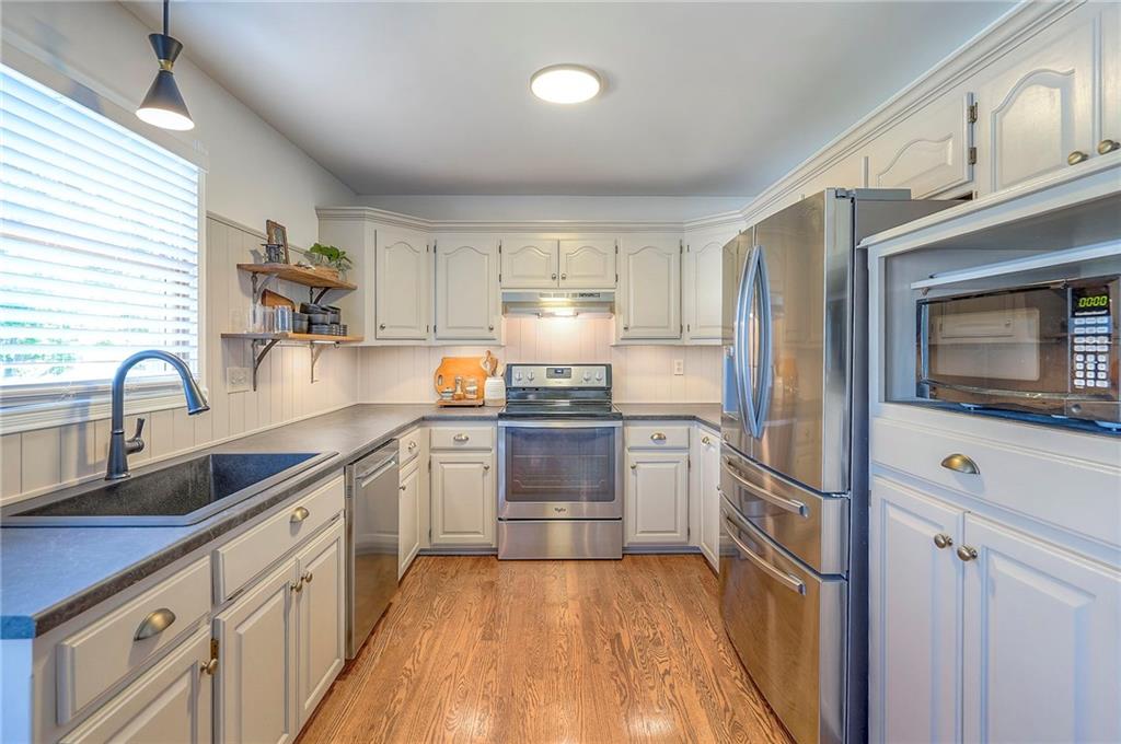 2007 NE Newport Court