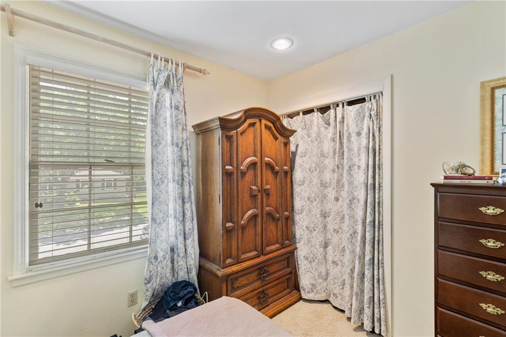 824 E Johnston Street