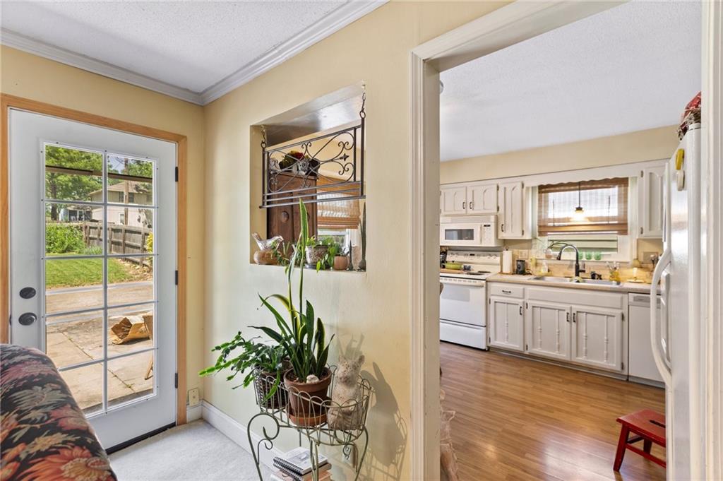 824 E Johnston Street