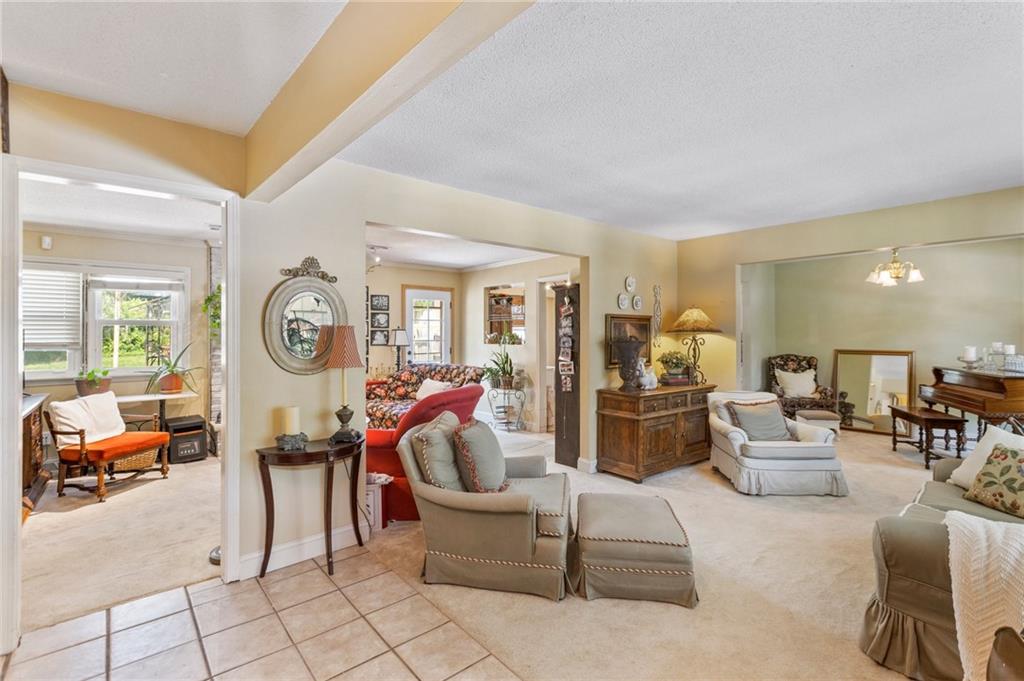 824 E Johnston Street