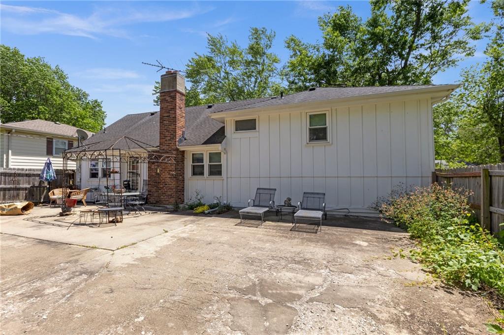 824 E Johnston Street