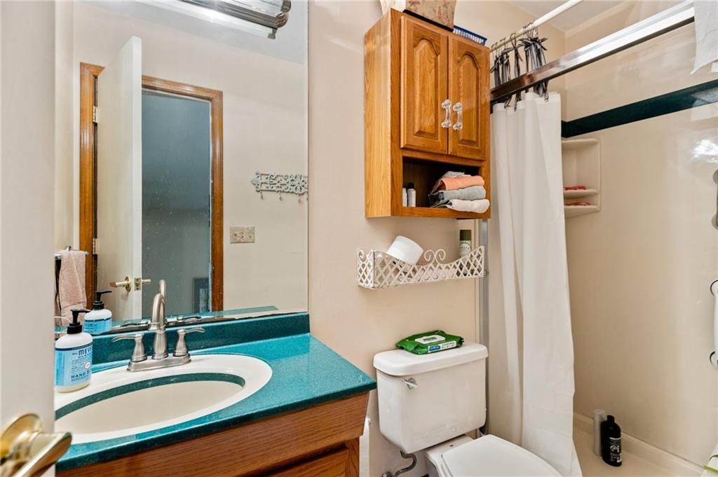 824 E Johnston Street