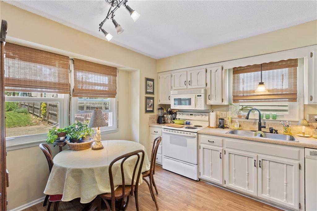 824 E Johnston Street