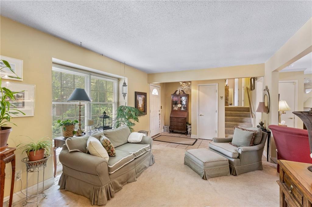 824 E Johnston Street