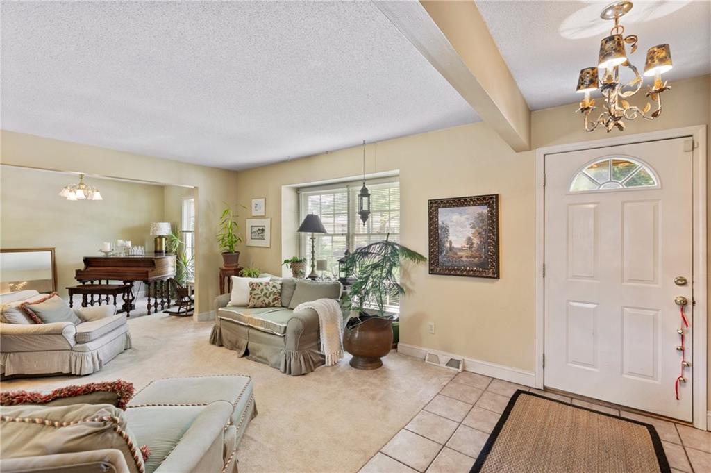 824 E Johnston Street