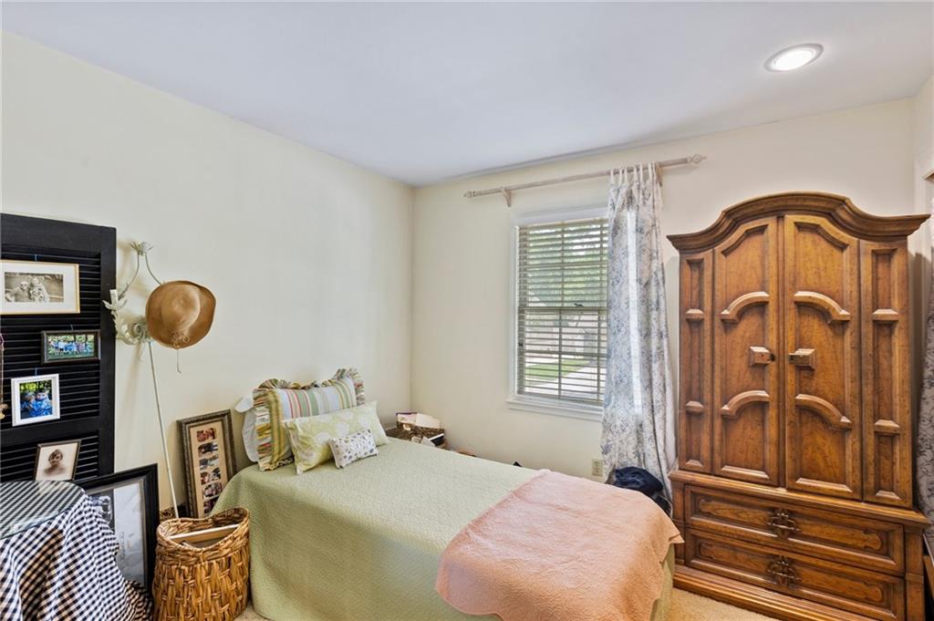 824 E Johnston Street