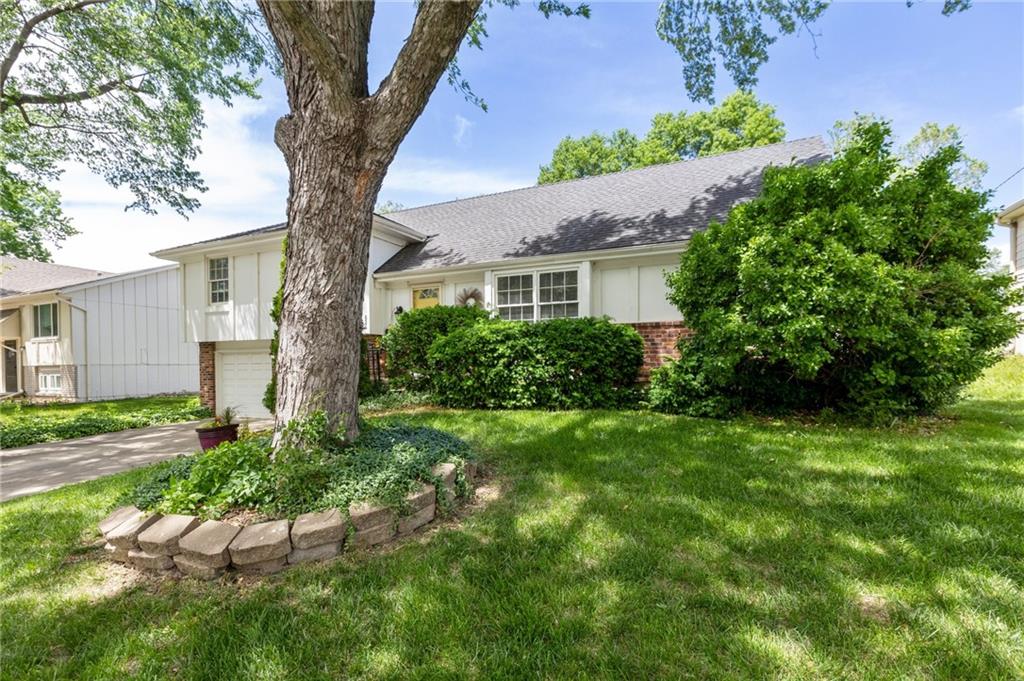 824 E Johnston Street