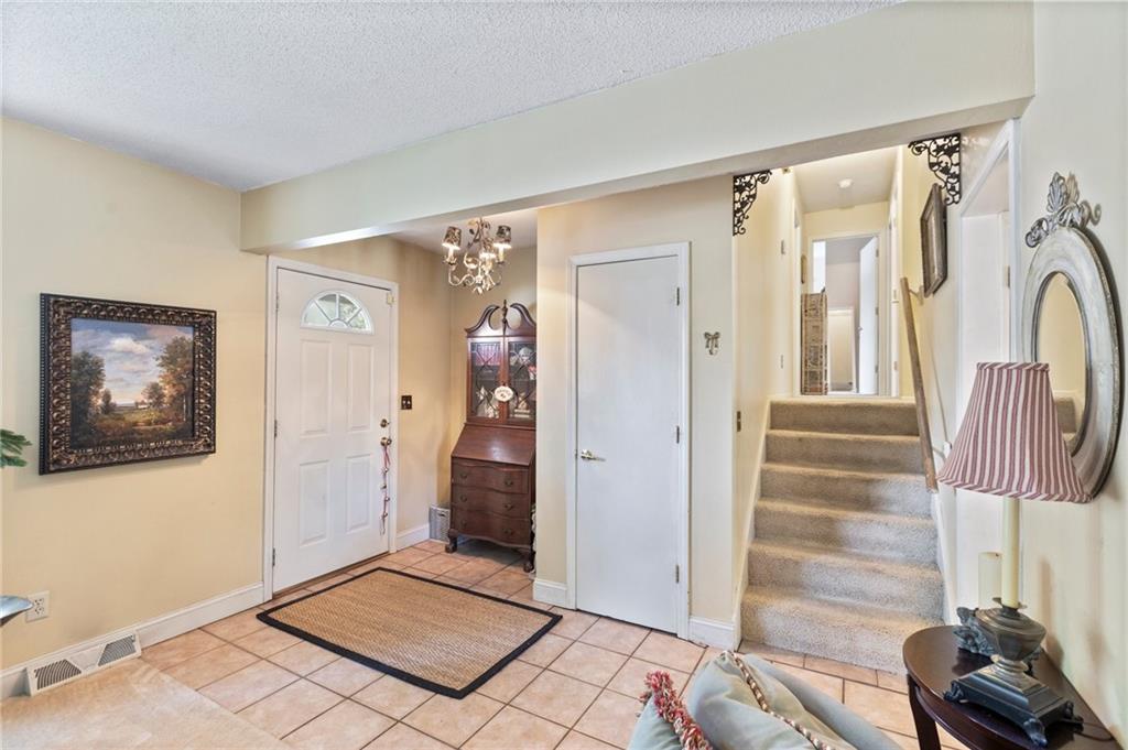 824 E Johnston Street