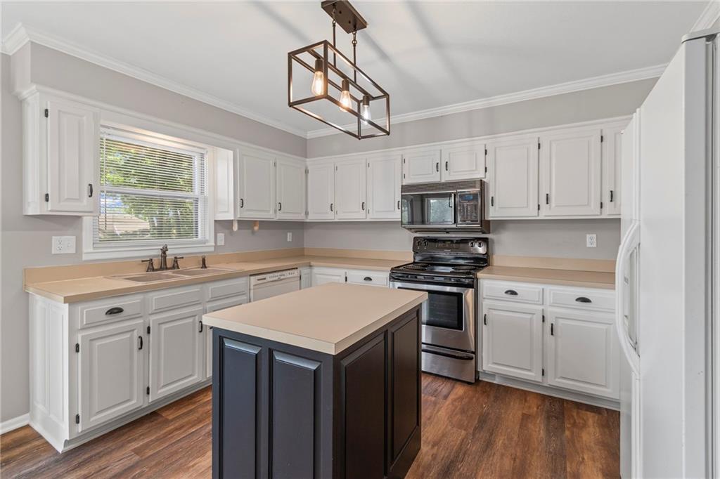 320 SW Raven Court