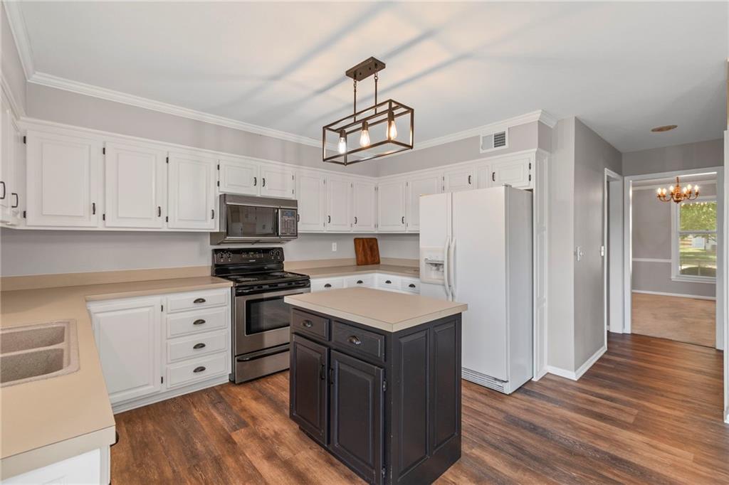 320 SW Raven Court
