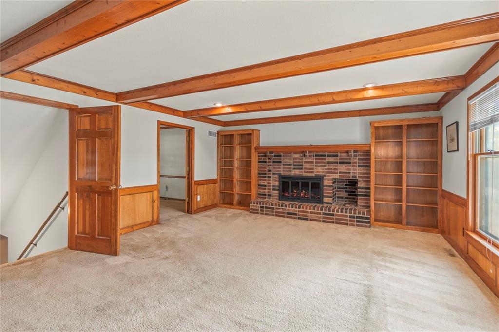 320 SW Raven Court