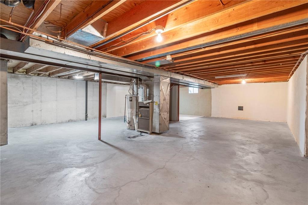 320 SW Raven Court