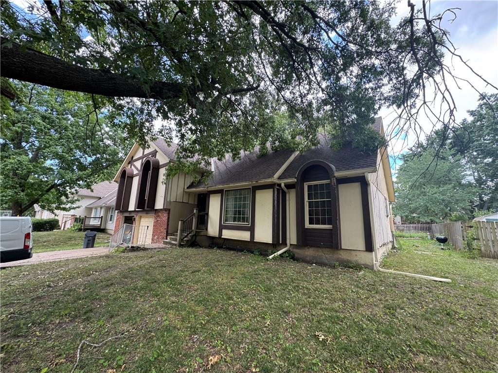 1421 E Stagecoach Drive