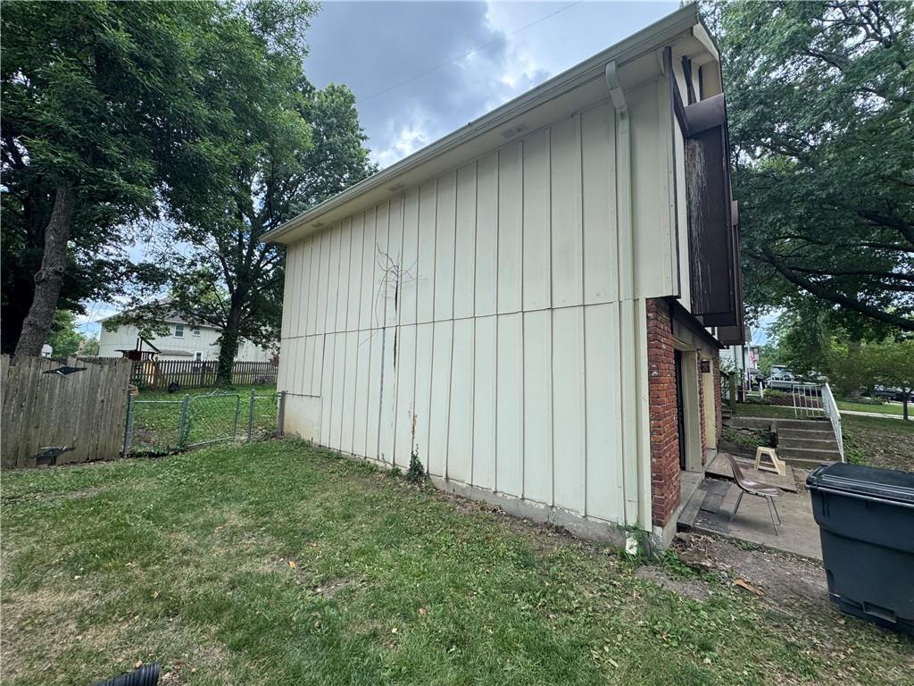 1421 E Stagecoach Drive