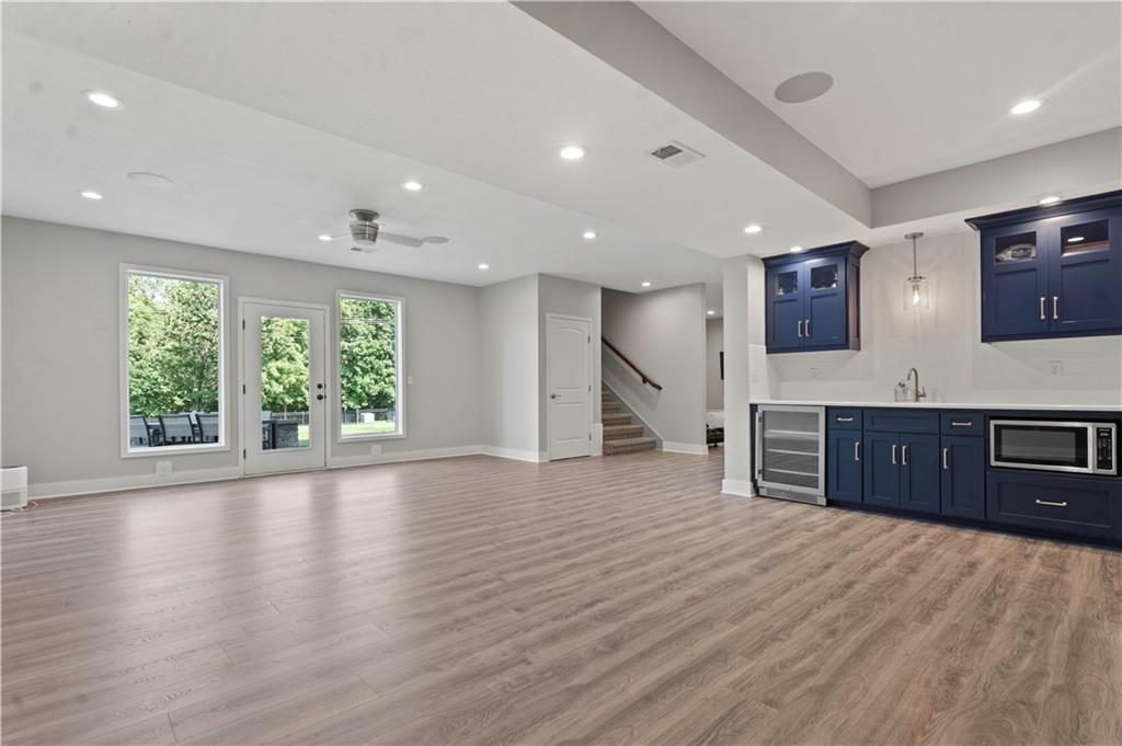 4529 LAKECREST Drive