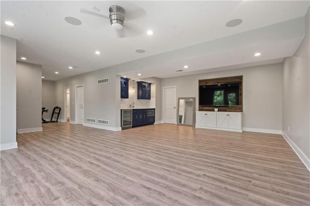 4529 LAKECREST Drive