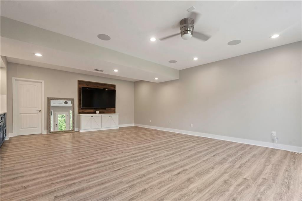 4529 LAKECREST Drive