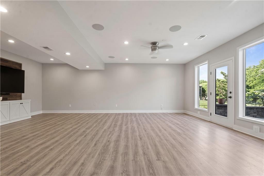 4529 LAKECREST Drive