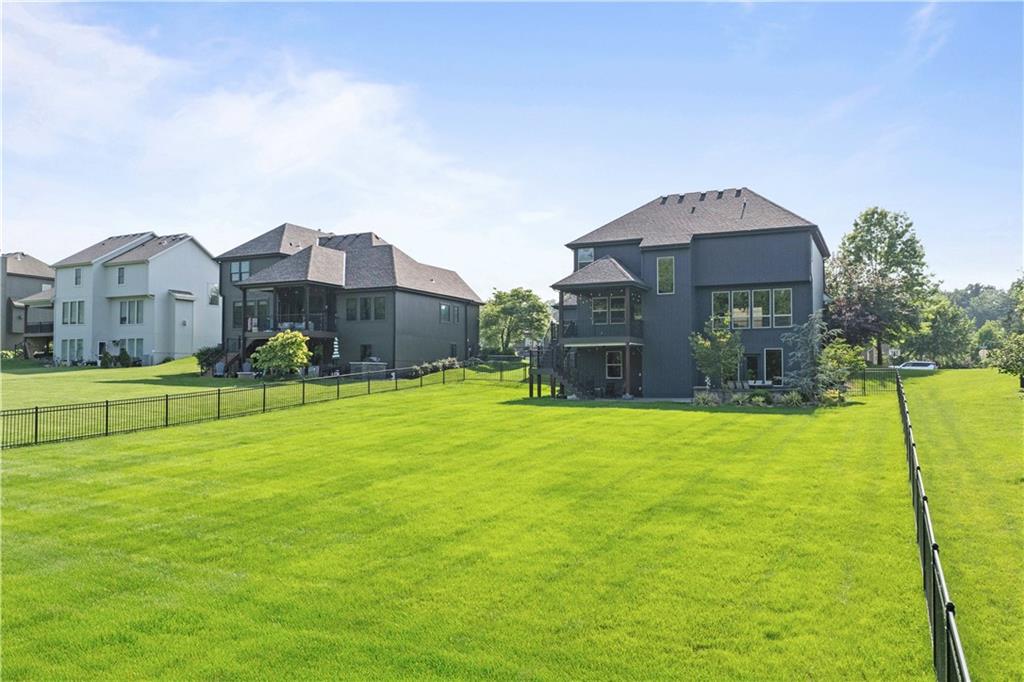 4529 LAKECREST Drive