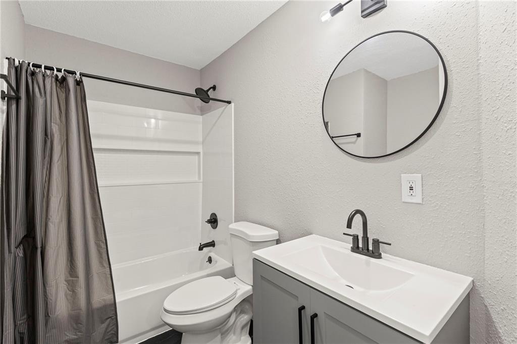 1502 W 25th Court Unit: D5