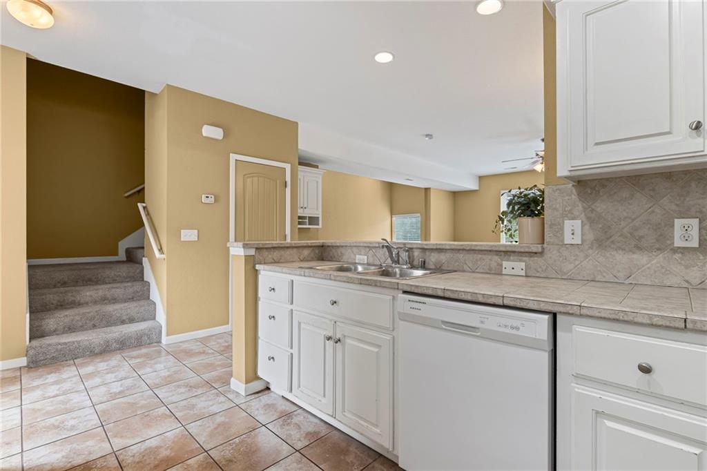 5245 Overland Drive Unit: C11