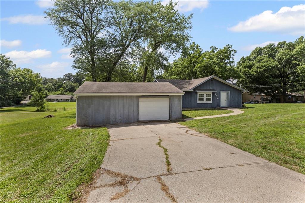 7816 N Broadway Street