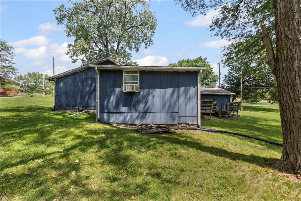 7816 N Broadway Street