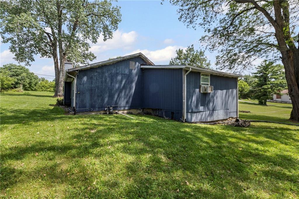 7816 N Broadway Street