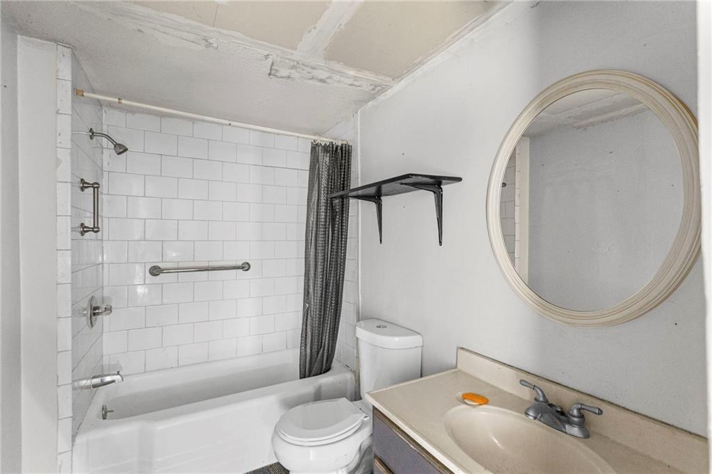 7816 N Broadway Street