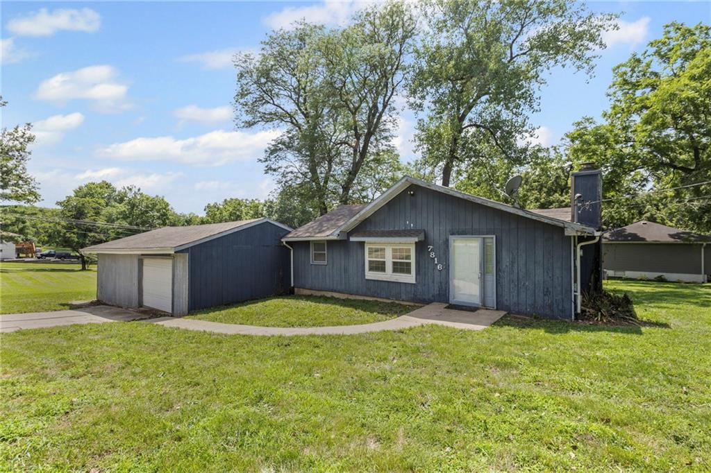 7816 N Broadway Street