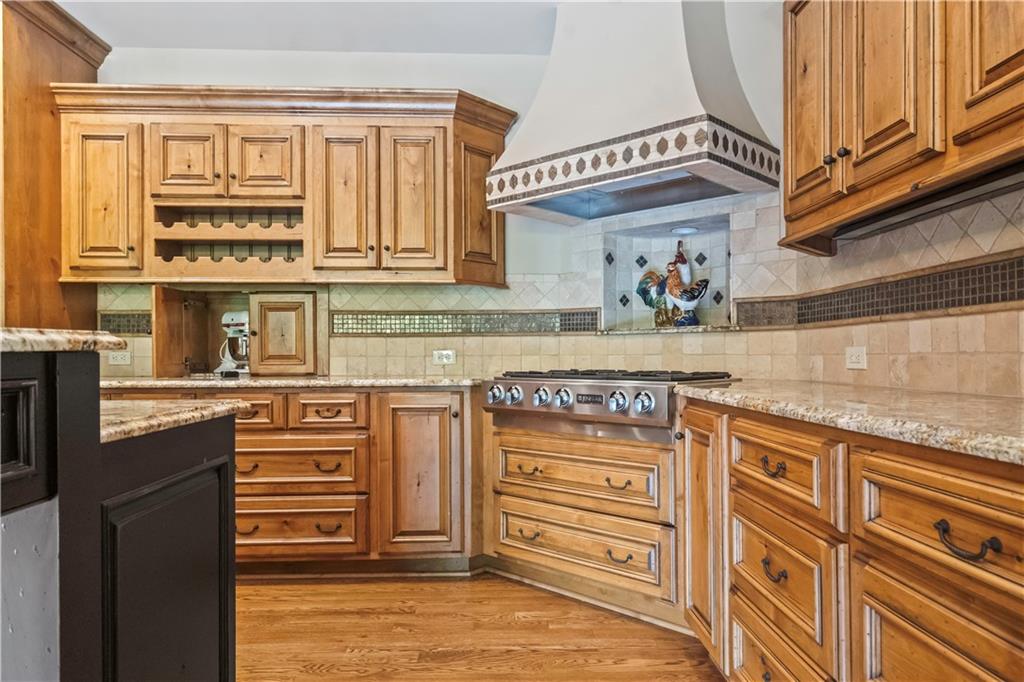 4501 N Hickory Lane