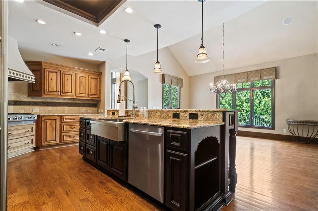 4501 N Hickory Lane