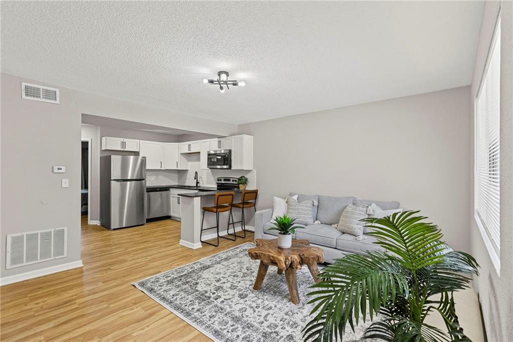 1502 W 25th Court Unit: D7