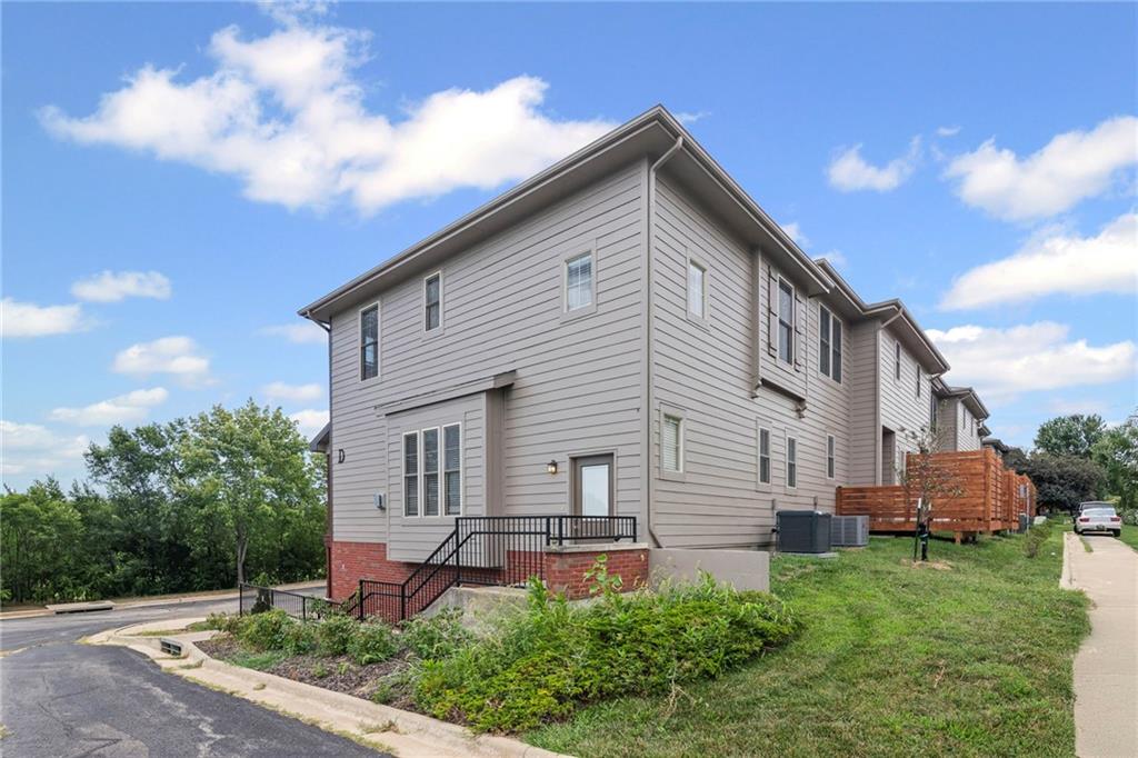 5245 Overland Drive Unit: D1