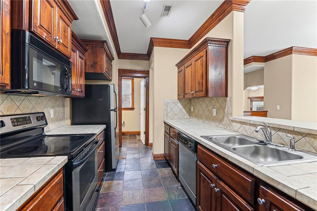 5245 Overland Drive Unit: D1