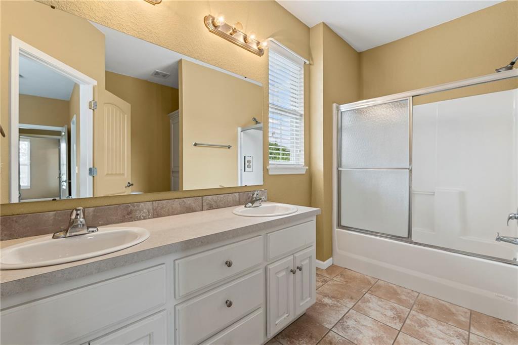 5245 Overland Drive Unit: D5