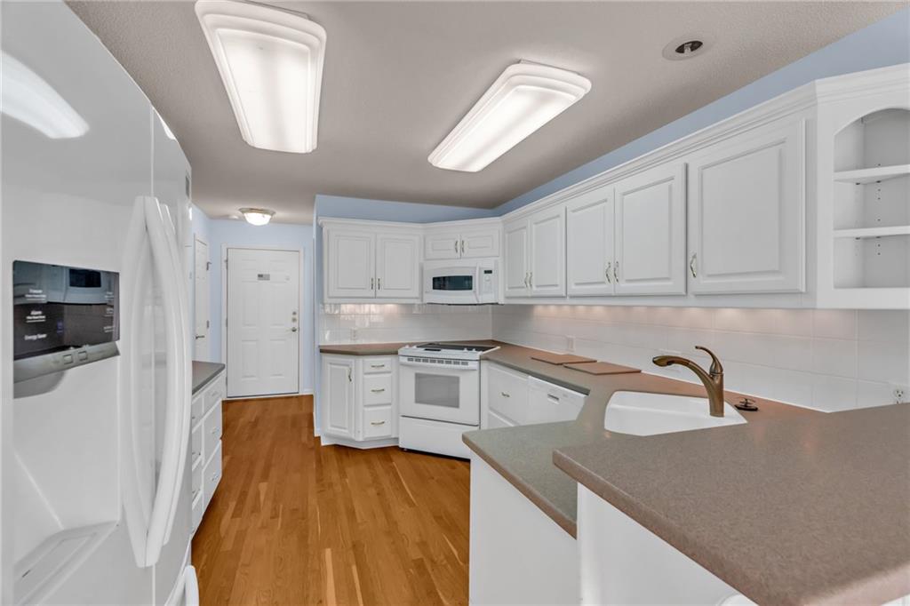 3413 S Victoria Drive