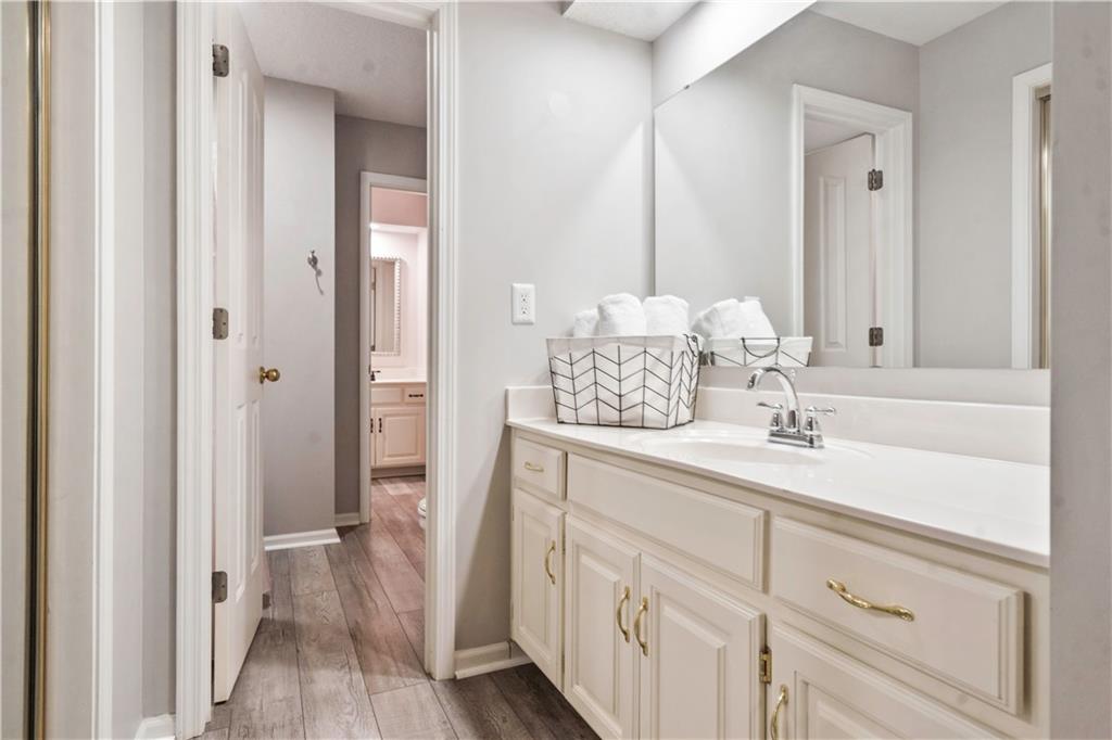 14908 Glenwood Avenue