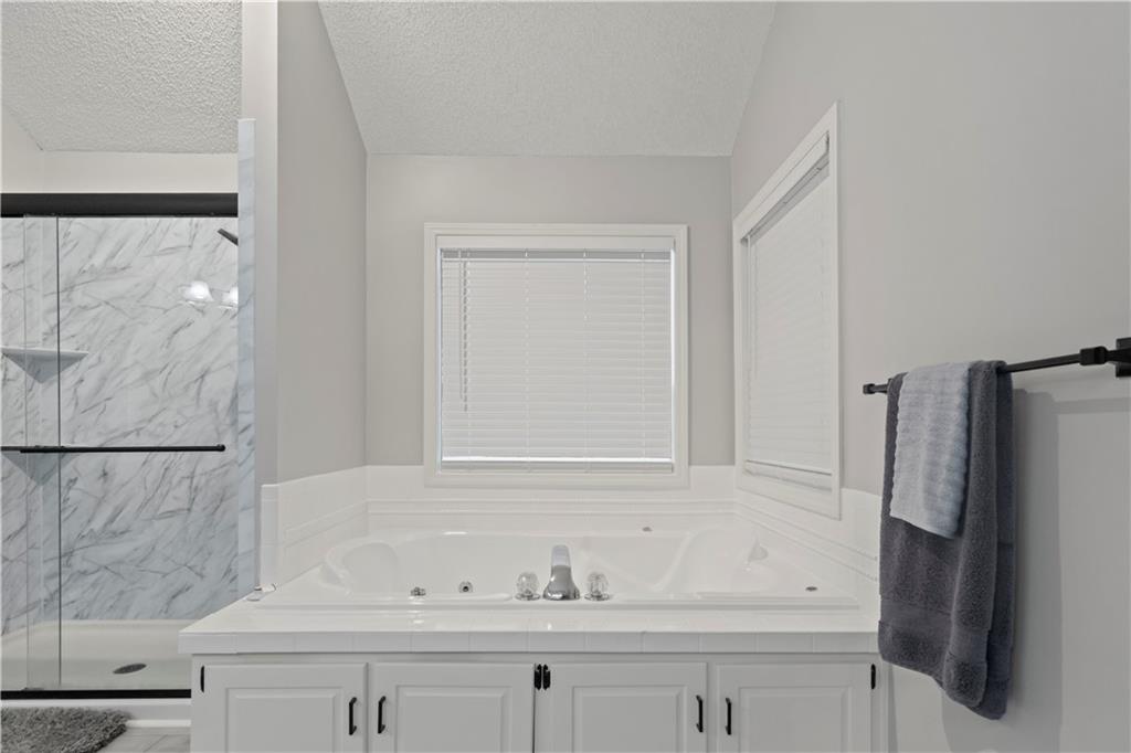 8216 W 146th Terrace