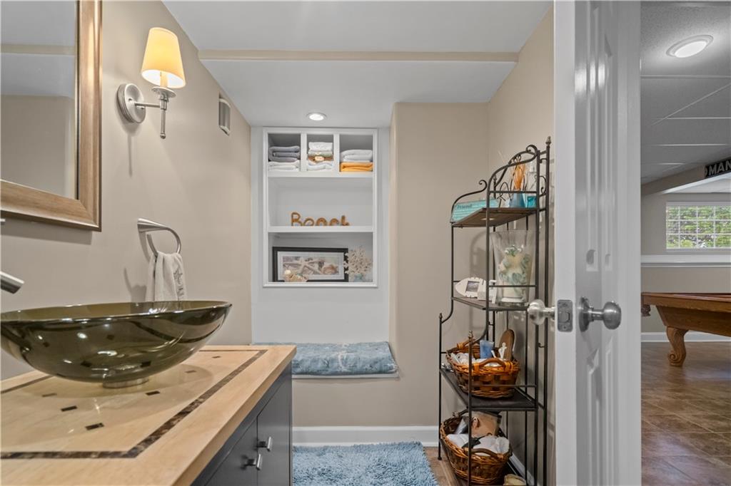 8216 W 146th Terrace