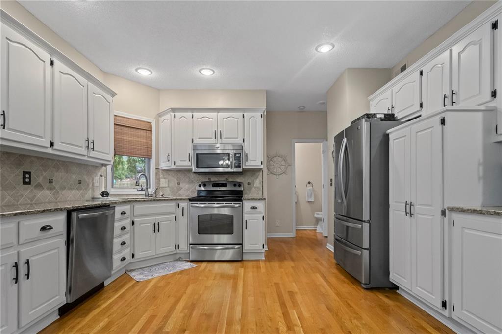 8216 W 146th Terrace