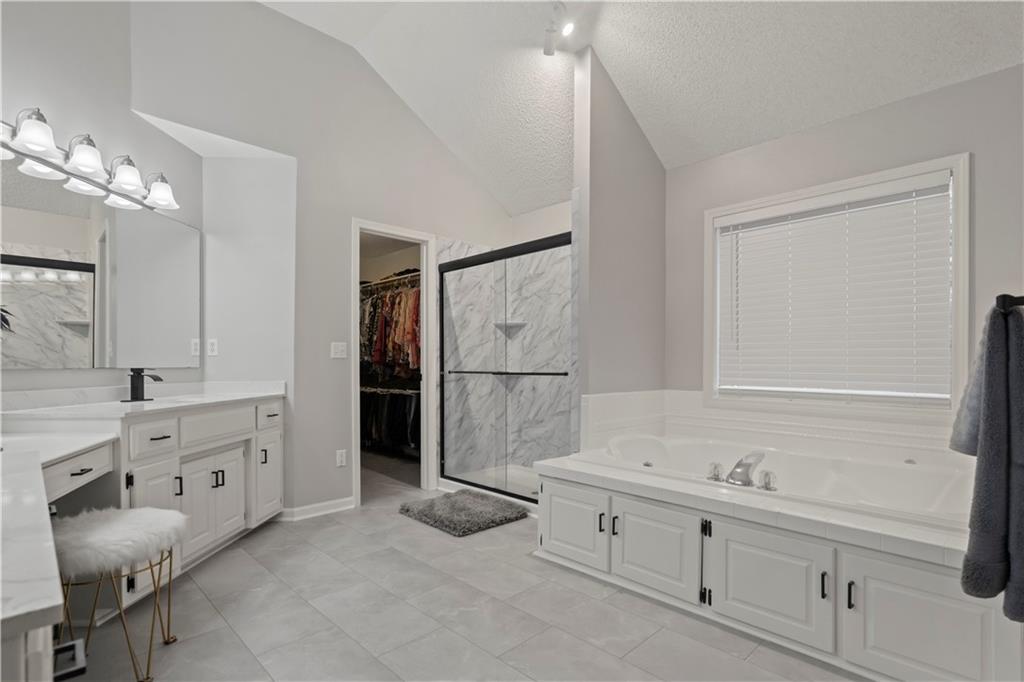 8216 W 146th Terrace