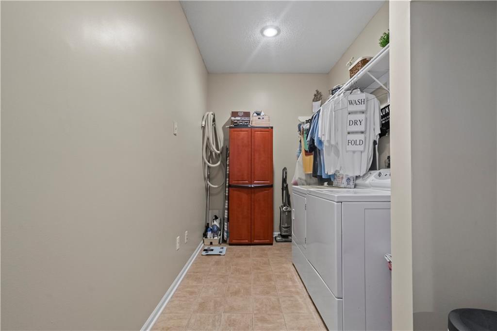 8216 W 146th Terrace