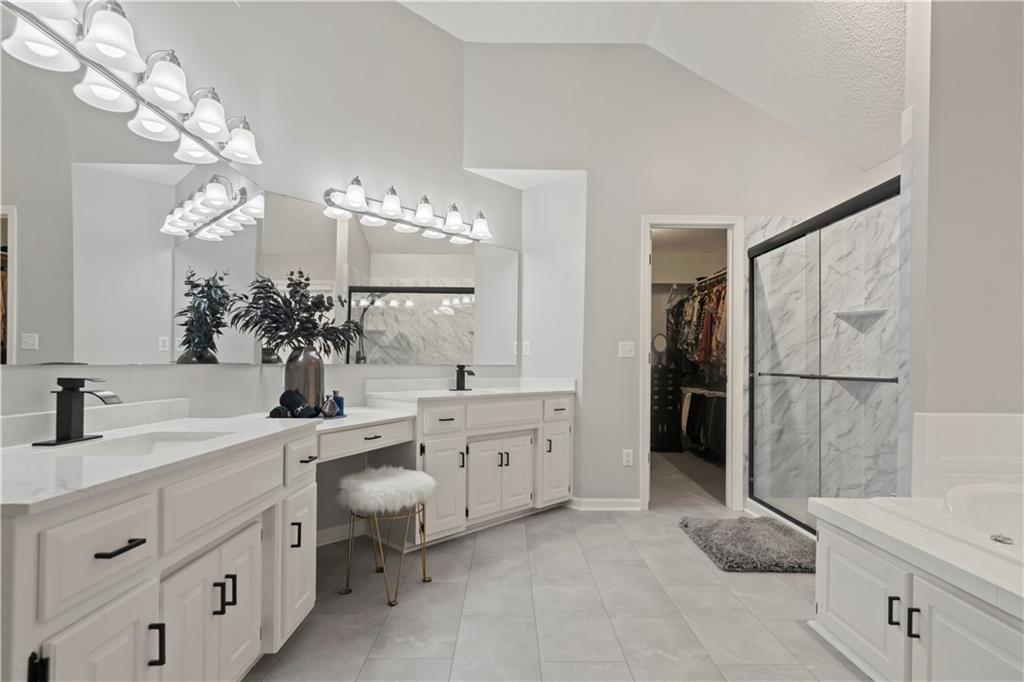 8216 W 146th Terrace