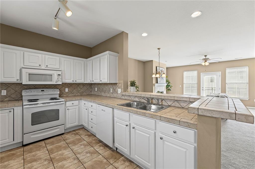 5245 Overland Drive Unit: B26