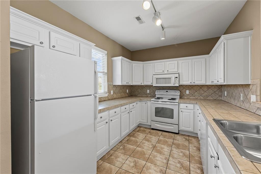 5245 Overland Drive Unit: B26