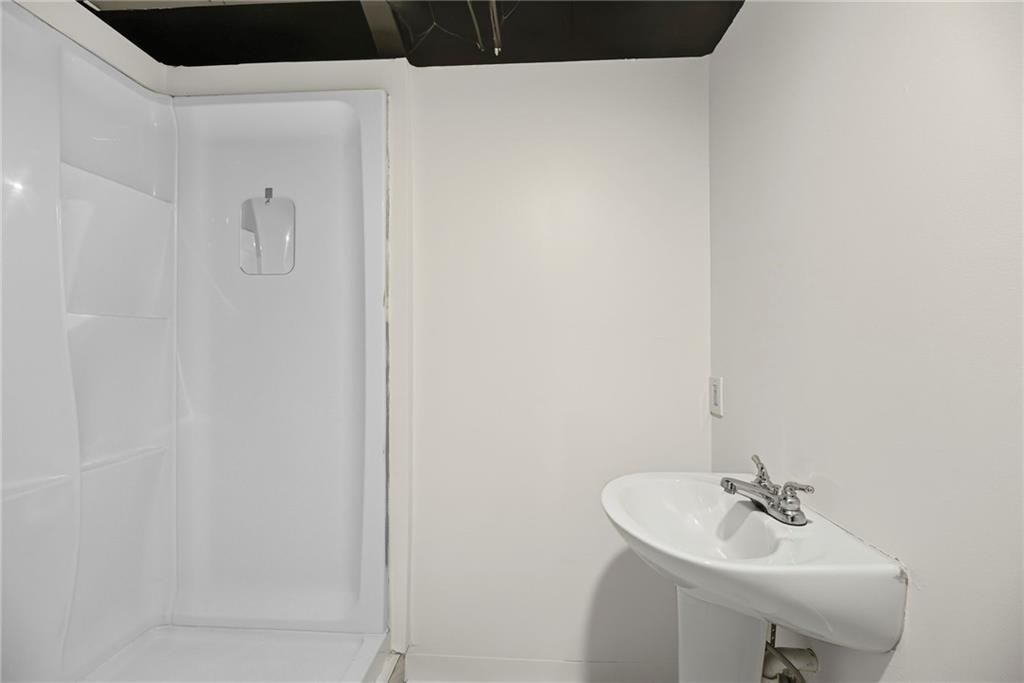 1025 W Fairwood Lane